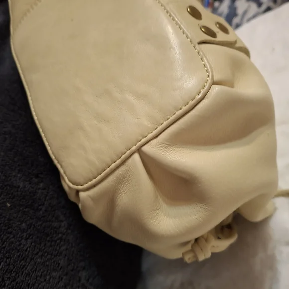 Fossil Cream Shoulder Bag with Whip Stitch And Wide Opening W/ Snap No Callouts